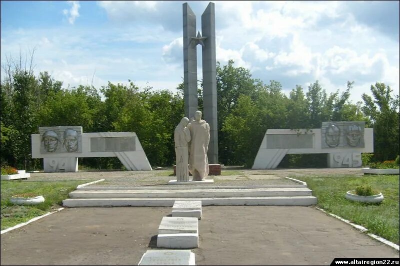 Погода село родино. Родинский район Алтайский край мемориальный комплекс. Алтайский край Родинский район село Родино. Алтайский край Родино достопримечательность мемориал. Николаевка ННР Алтайский край.