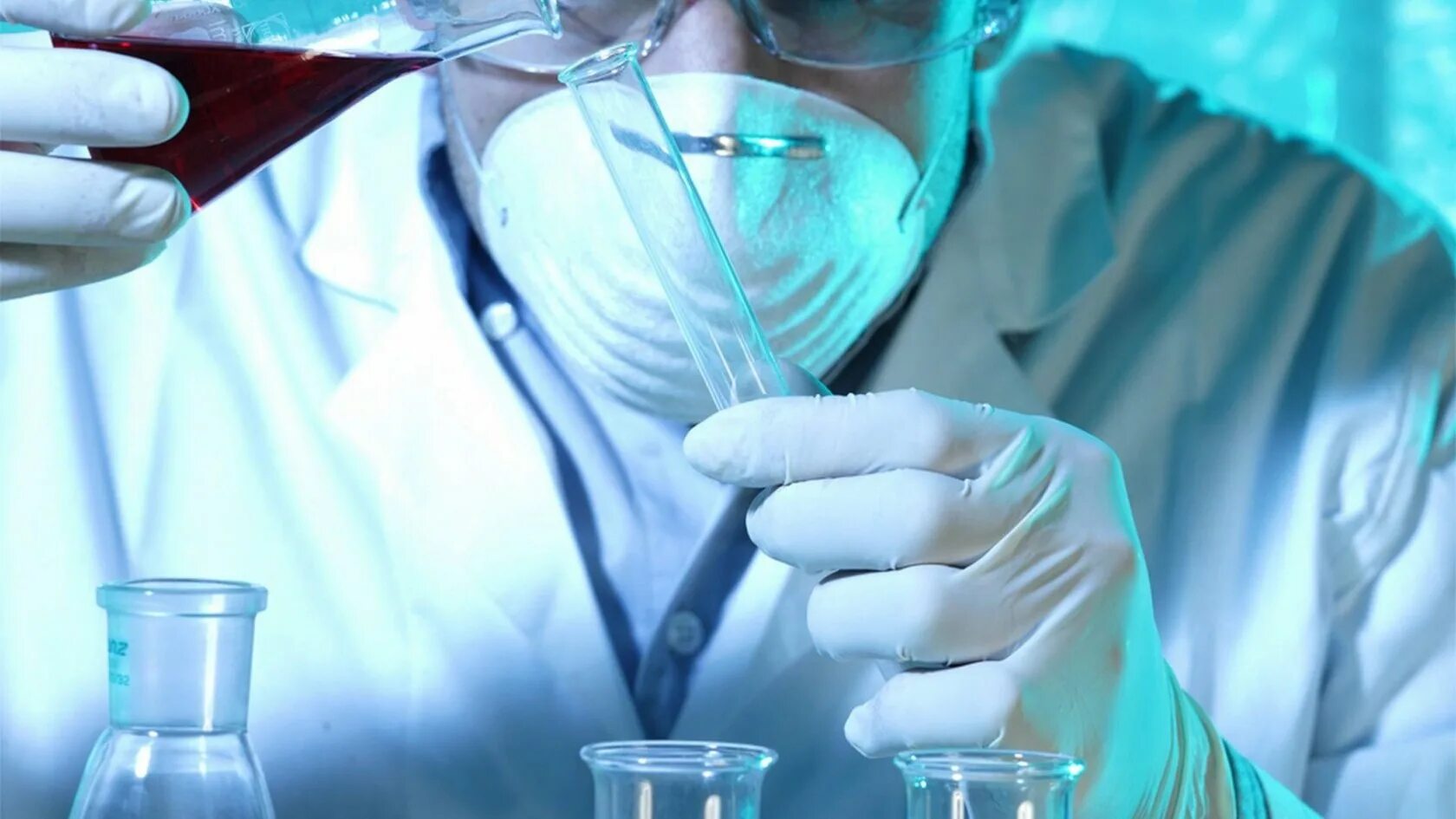 Разработка таблеток. Создание новых лекарств. Создание новых лекарств. Экспериментальная медицина. Лаборант в лаборатории.