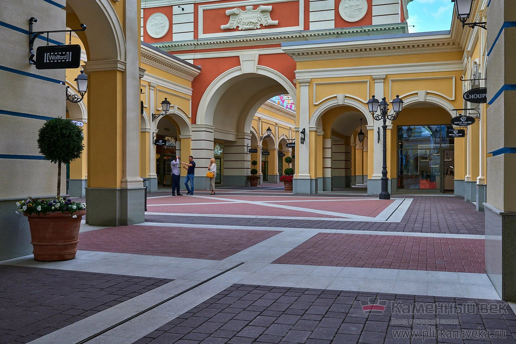 Pulkovo outlet. Пулково Вилладж. Аутлет Питер Пулково. Outlet Village Пулково. Аутлет Вилладж СПБ.