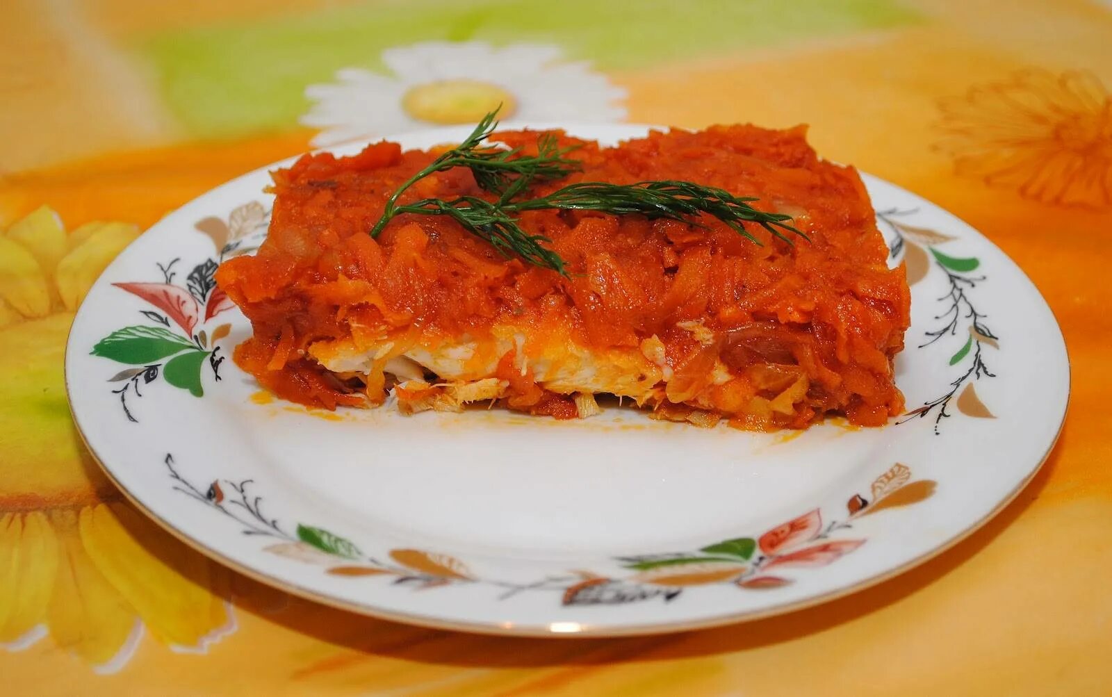 Треска с морковкой и луком. Рыба треска под маринадом. жареная рыба под маринадом. рыба под маринадом минтай.