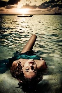 Красивые фото девушки в воде