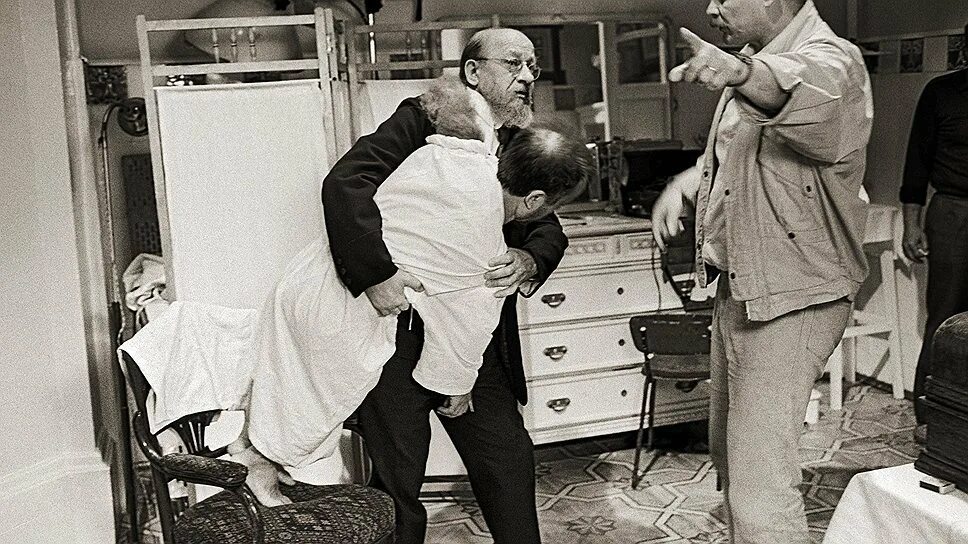 редкие кадры девушек. съемочная площадка чарли чаплин. редкие кадры видео. ширли вальдемар бейкер. лиса на охоте.