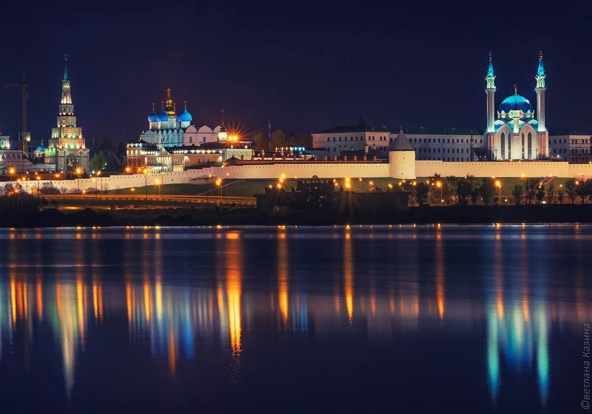 Казань вечером. Ночной Кремль Казань. Казанский Кремль 4к. Казанский Кремль Казань ночью. Кремль Казань ночью.