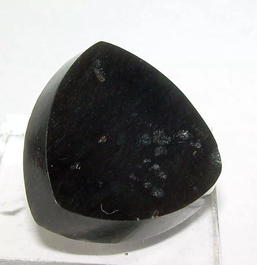 Черный матовый камень. Черный магнетический нефрит. Черный жадеит камень. Черный Хотанский нефрит.