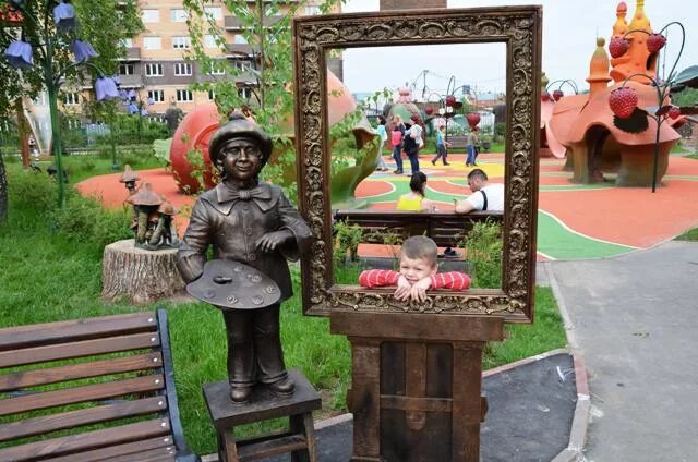 Парк крылатские холмы аттракционы. Парк сказка могилы. Парк у лукоморья совхоз им ленина. Парк сказка могилы. Парк в крылатском.