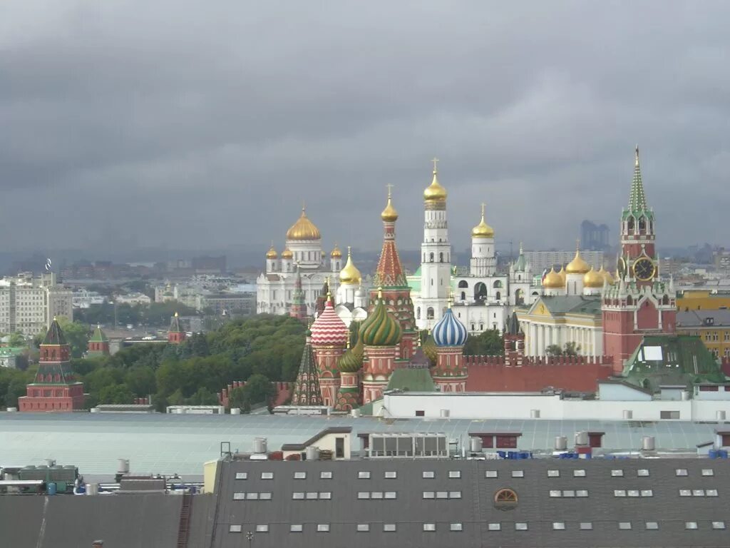 Квартира с видом на кремль. Жилой дом с видом на Кремль. Вид на красную площадь из окна. Вид на Кремль из квартиры.