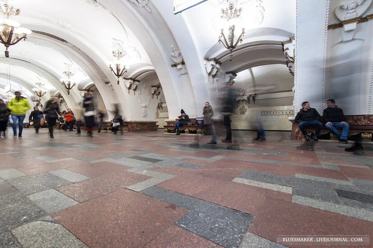 Станция Арбатская Арбатско-Покровская линия. Арбат метро. Памятник у метро Арбатская. Арбатская народная Республика. Арбатская видео