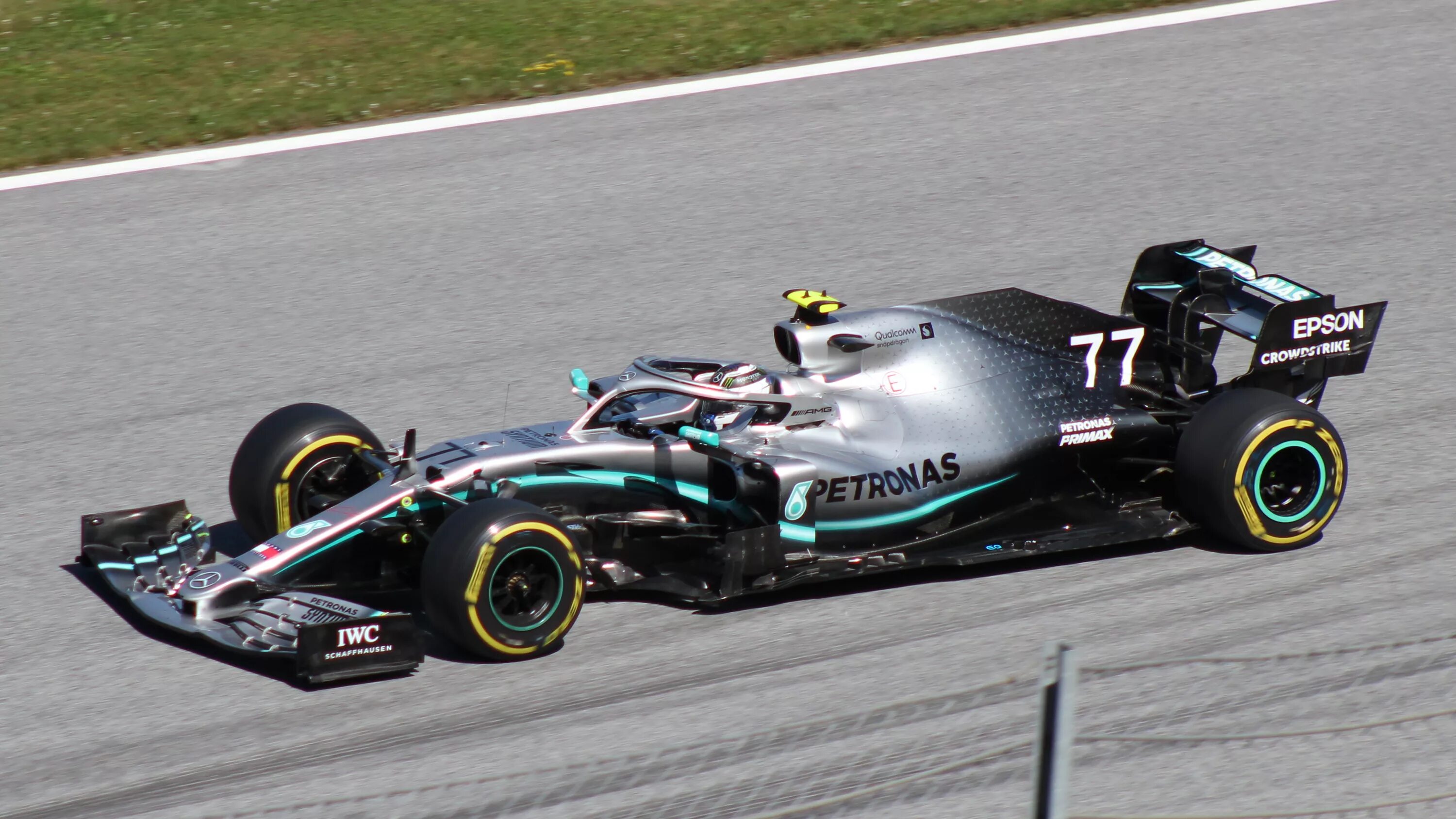 Mercedes f1 2019. Мерседес АМГ f1. Mercedes AMG Petronas f1. Mercedes Petronas 2019 f1.