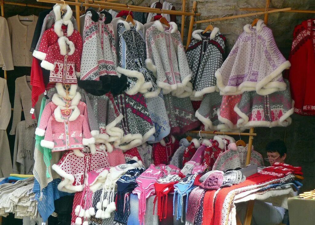 Рынок шерсти. Кабардино-балкария нальчик козий рынок. Что вещи из черногории. Шерстяные изделия. Выставка шерстяных изделий.