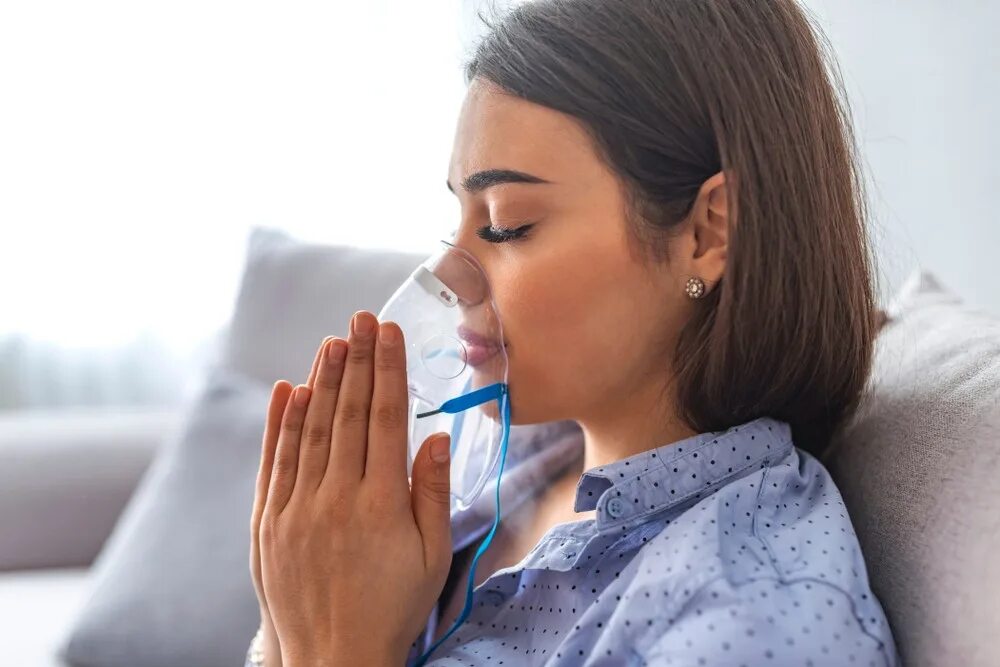 Показания к ингаляции. Ингалятор для бронхита. Препарат для ингаляций при ларингите у детей. Делают ли ингаляции при фарингите. Ингаляции при фарингите и ларингите.