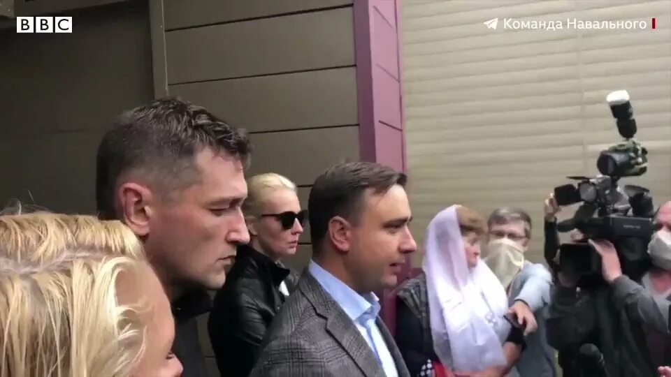 Жена навального где была. Навального отравили. Отравление Навального. Жена Навального.