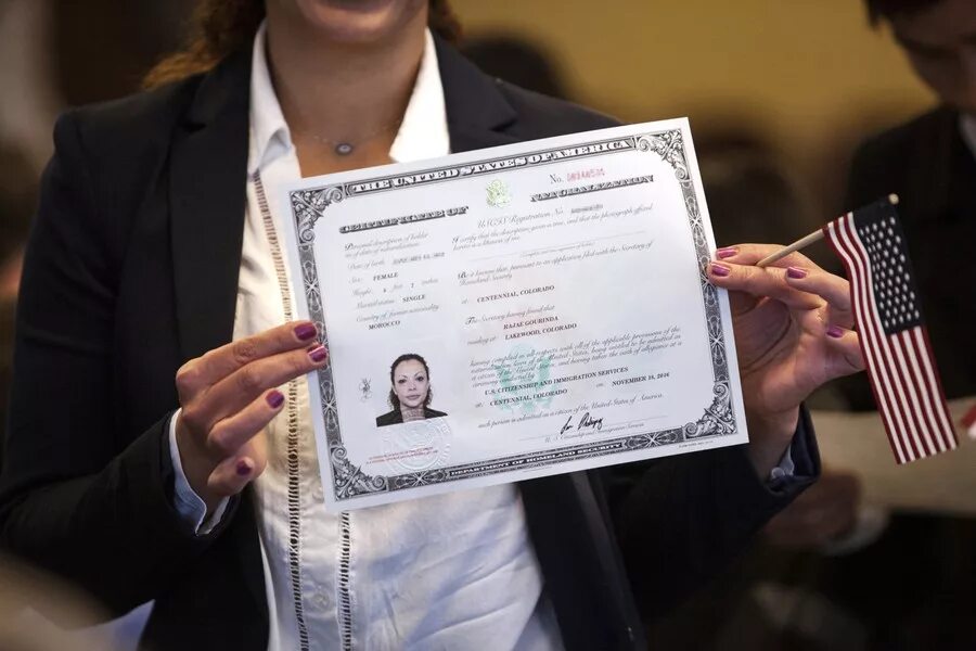 Лишили гражданства сша. Паспорт рф и сша. Лишать гражданство бероева россии. Лишили гражданства сша. Гражданство сша для россиян.