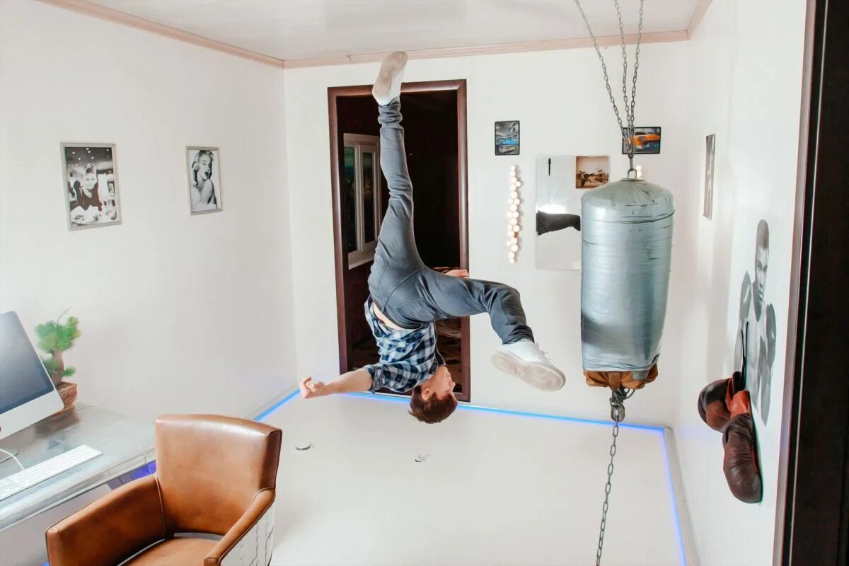 перевернутый город книга. перевернутая г. вднх музей иллюзий перевернутый город. музей вверх дном в москве на вднх. абстракция сюрреализм.