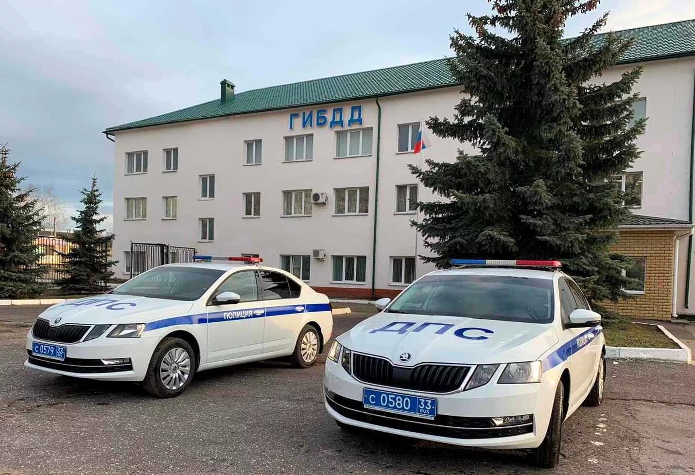 Г ковров владимирская область. Владимирская полиция машина. Ковров владимирская область крупные торговые центры. Авто г ковров. Магазин газ детали машин внутри.