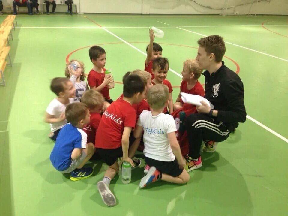 дфк спартанец. футбольная тульская школа спарта. школа карате тактарова в химках. спортивные кружки и секции для детей. секции бокса в химках для детей.