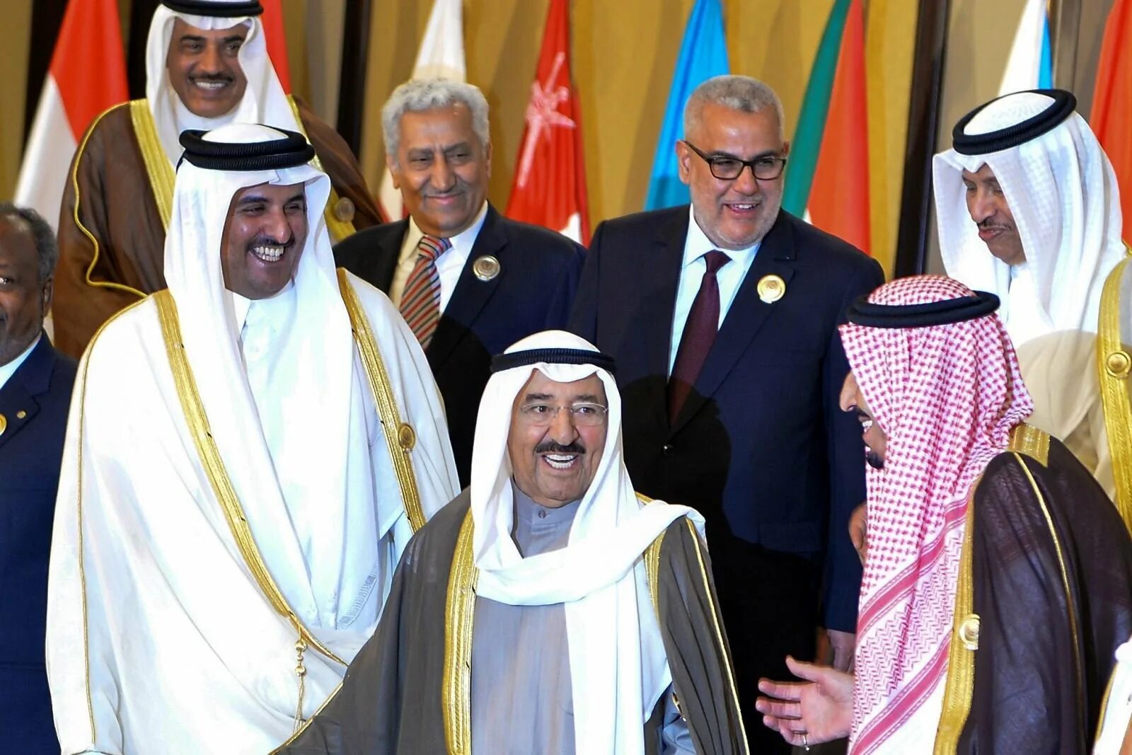 5 арабских стран. ОАЭ И лига арабских государств. Иран на арабском. Представители арабских стран. Арабские Лидеры.