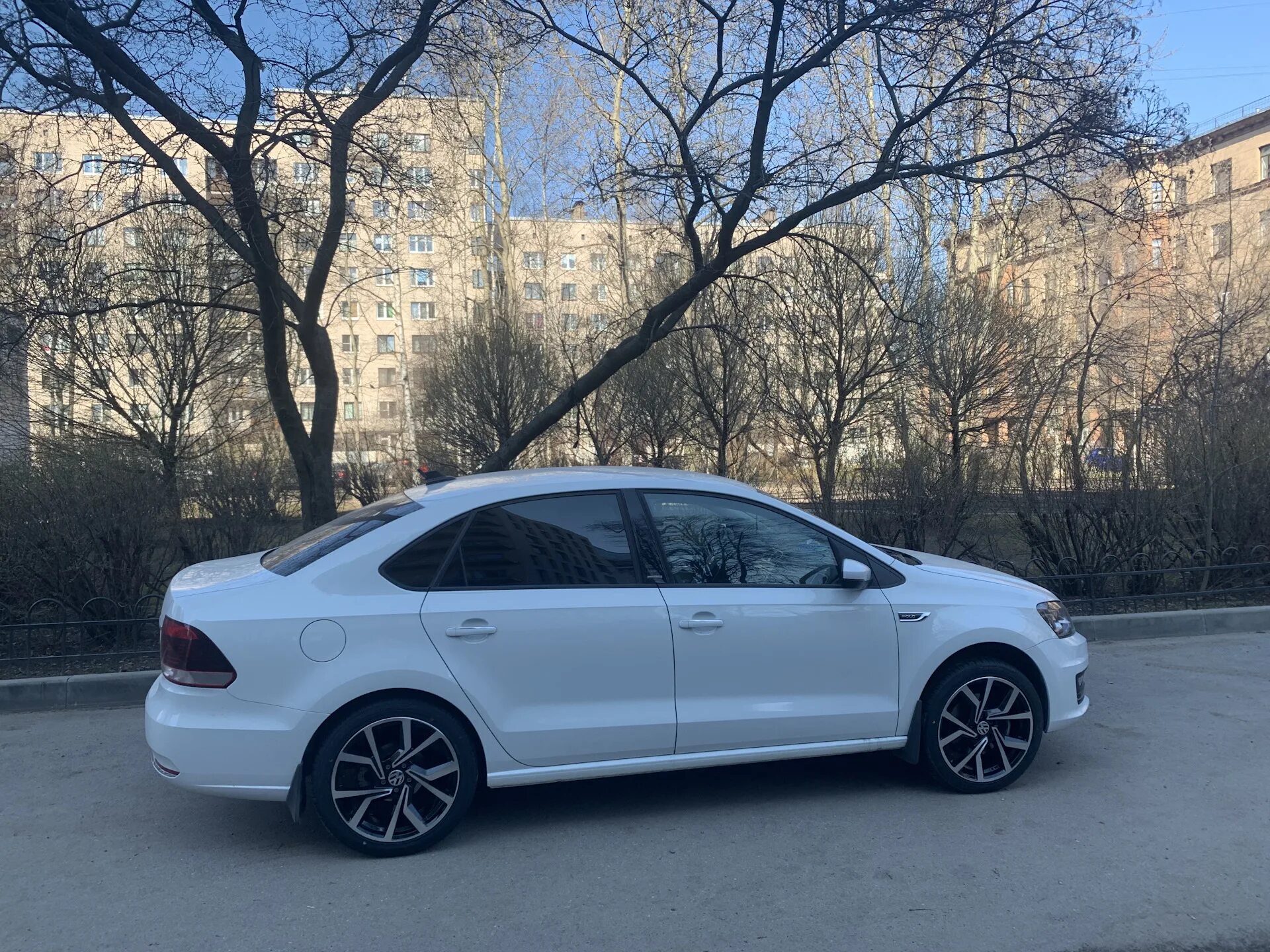 Продаю свои диски с резиной и комплект B12 Pro Kit на Polo - Volkswagen Polo Sed