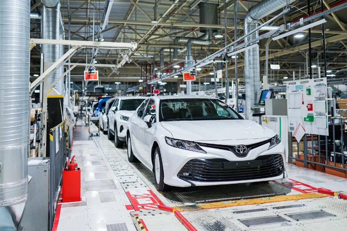 Правда ли что тойота возвращается. Завод Тойота в Японии. Toyota Camry 2023 японский  завод. Toyota Шушары завод. Завод Toyota в Санкт-Петербурге.