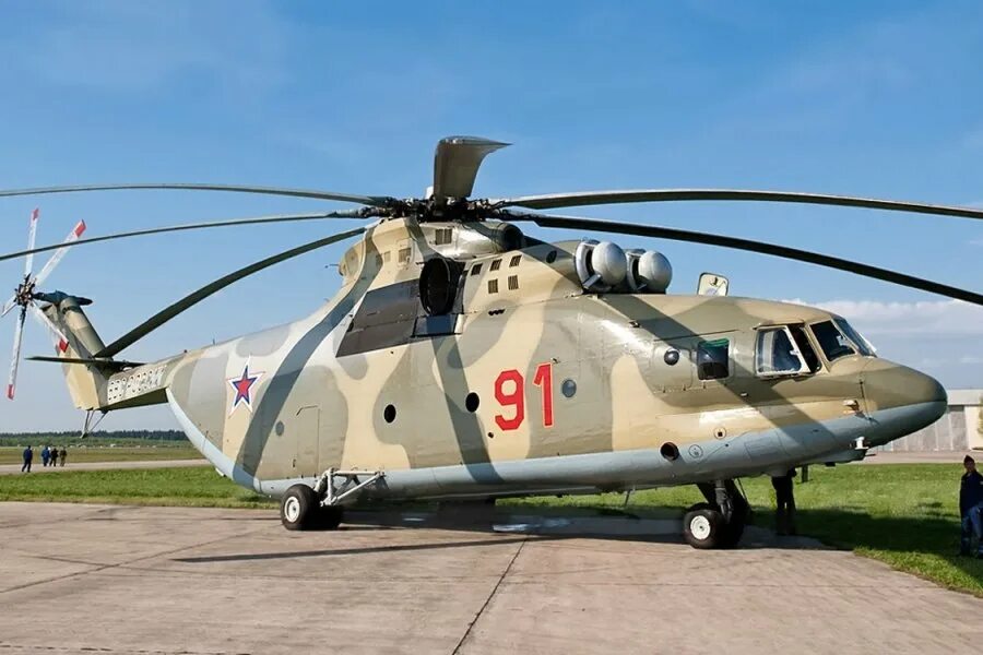 Ми 26 военно транспортный самолет вертолеты. Транспортный вертолет ми-26. вертолет корова ми-26. вертолёт ми-26 военный. ми 26 высота вертолета.