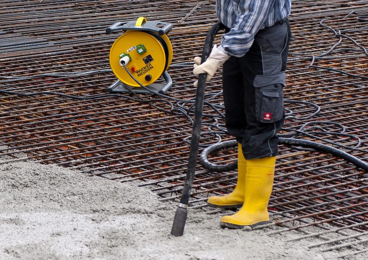 Нужно уплотнять. Нить для герметизации резьбовых соединений matrix 80м. Дополнительные уплотнительные резинки на пластиковые окна. Нужно уплотнять. Уплотнитель стеклопакета пластикового окна.