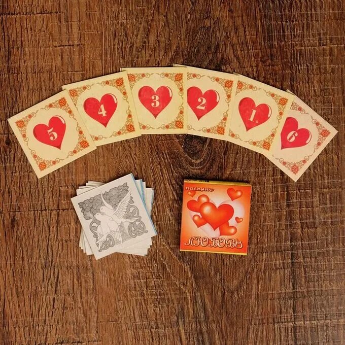 Бесплатные гадания на карточках. Пасьянс любовь. Любовные карточки. Карточки для гадания. Карточки любовный пасьянс.