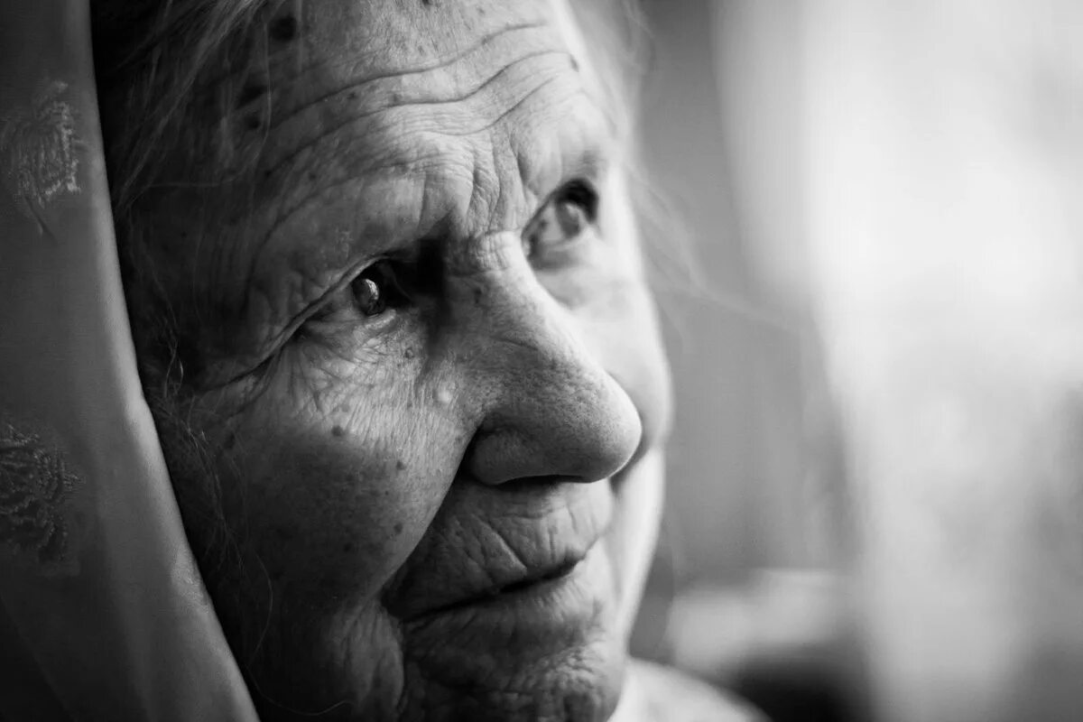 взгляд пожилых людей. взгляды бабушек. портреты разных людей. бабушка. злая бабка.