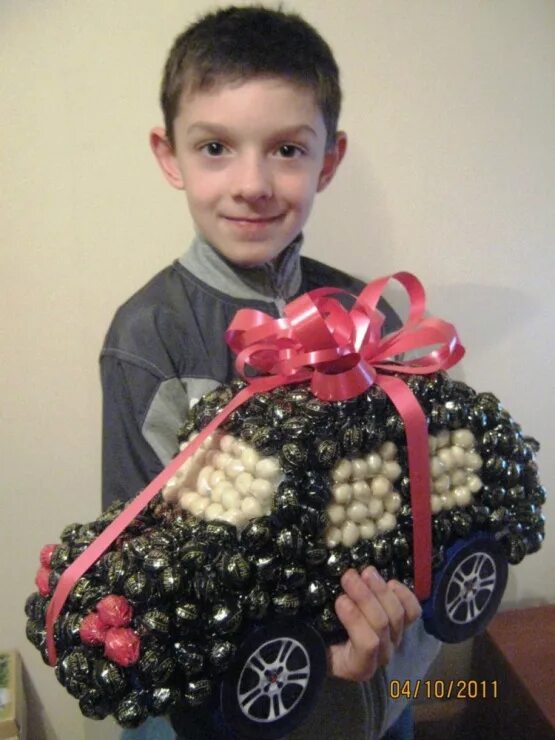 Подарок мальчику 6 класс. Подарок мальчику 6 класс. Подарок мальчику 6 класс. Сладкий подарок парню на 23 февраля. Подарок мальчику 6 класс.