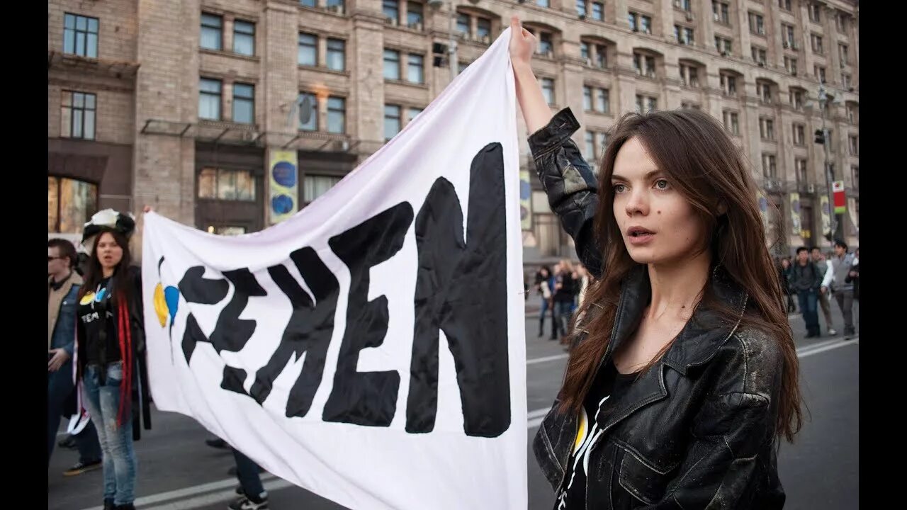 Движение феминисток femen. Активистки фемен в париже. Фемена. Акции фемен. Фемена.