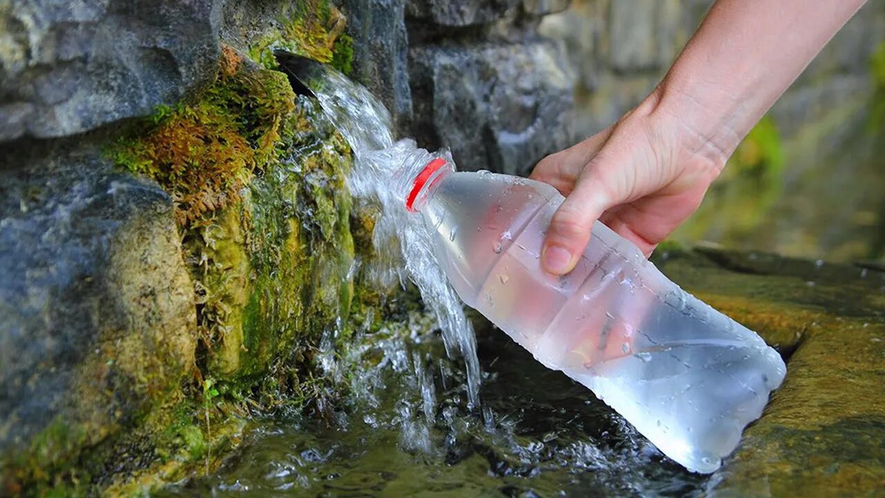 Польза родников. Вода из родника. Чистый Родник вода. Минеральные воды. Водные источники.