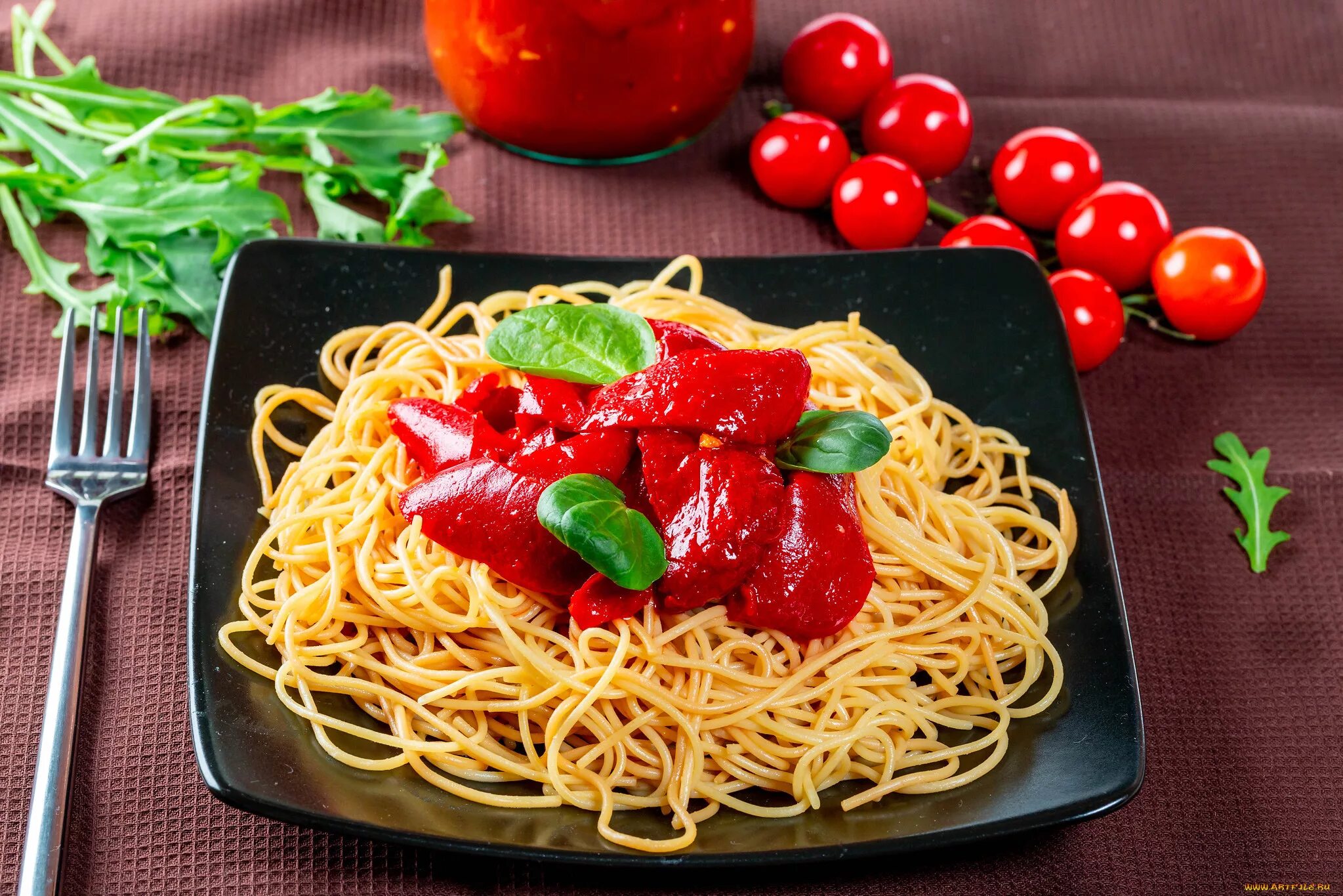Томатные Spagetti makfa. Паста спагетти. Макароны с кетчупом. Спагетти с помидорами.