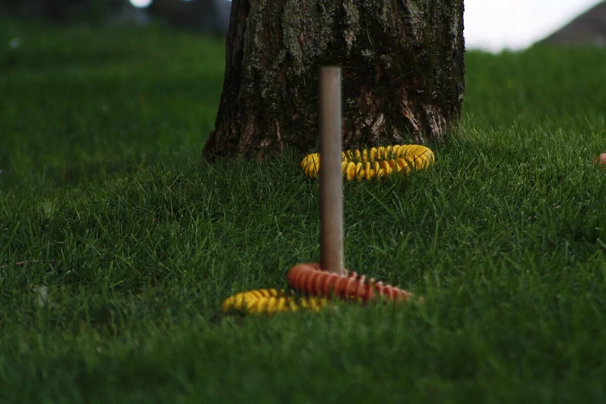 Метание колец. Quoits игра. Игра метание колец. Игра детская Ring Toss. Газонные игры.