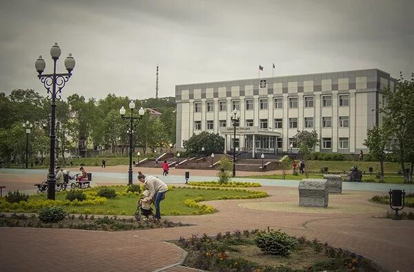корсаков площадь. городская площадь корсаков сахалин. корсаков город на сахалине. площадь ленина корсков. корсаков площадь города.