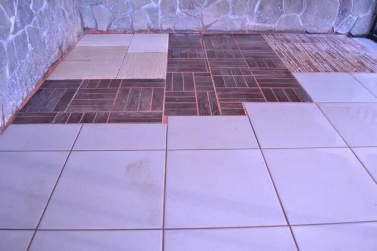 Floor tile плитка. укладка напольной плитки. пол выложен плиткой. укладка плитки на пол. укладка кафельной плитки на пол.