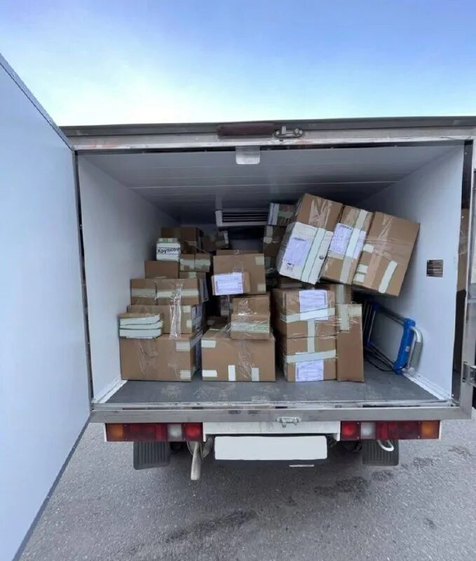 готовы к отгрузке. отгрузка заказов. транспортирование и хранение. склад поставщика. готовая продукция.