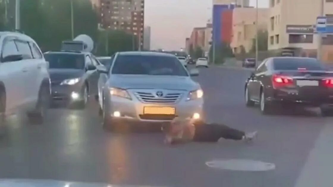 Лев рубинштейн попал под машину. Лев рубинштейн попал под машину