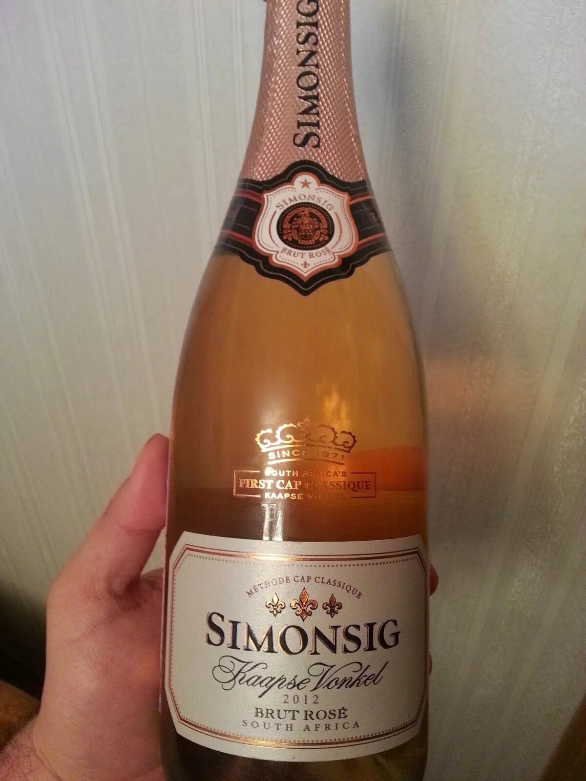 Игристое вино Симонсиг. Симонсиг Каапсе Вонкель брют. Simonsig Kaapse Vonkel Brut Rose. Игристое из ЮАР Симонсиг.