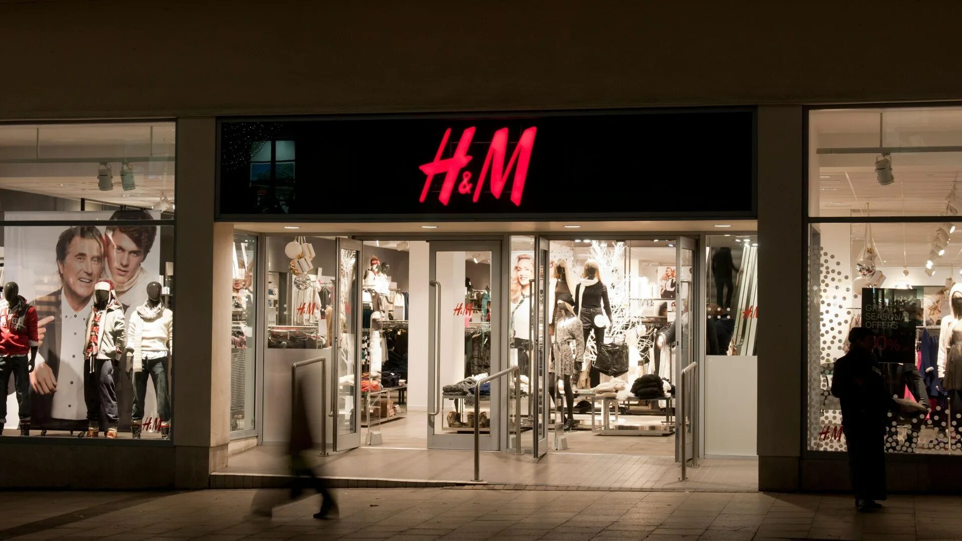 H store. H&M закрытый магазин. Закрытие h&m. Магазин эйч энд эм. H M В России.