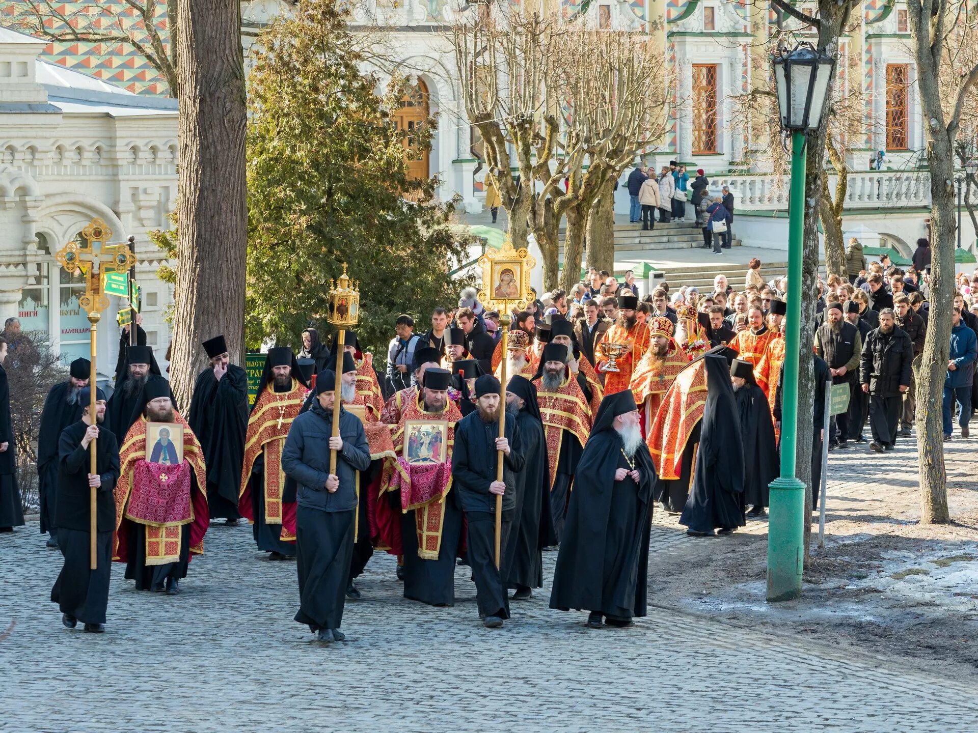 Крестный ход в белгороде сегодня во сколько. Крестный ход в Санкт-Петербурге 2022. Дивеево монастырь крестный ход. Пасхальный крестный ход Дивеево.