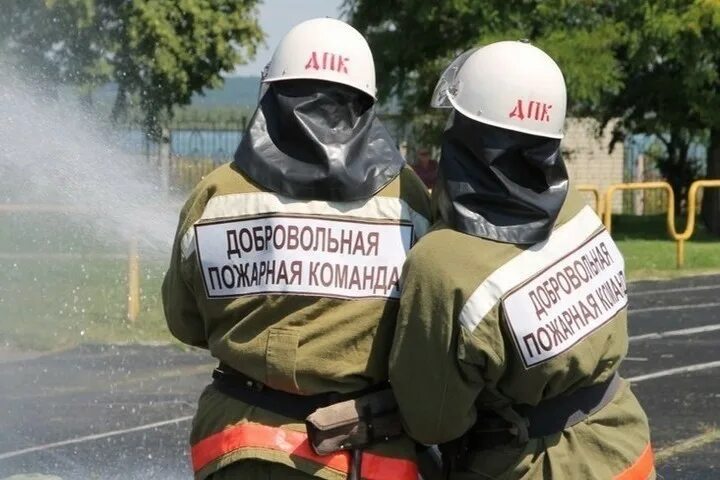 Фз о добровольных пожарных. Добровольная пожарная охрана за рубежом. учения добровольных пожарных подразделений. 100 фз о добровольной пожарной охране. фото пожарных добровольцев.