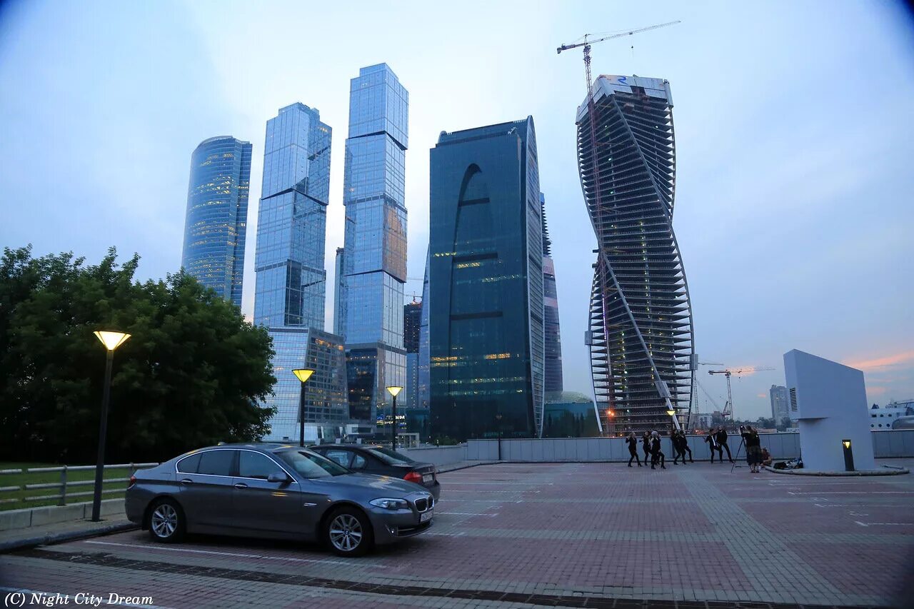 Мероприятия в москва сити сегодня. Здания Москоу Сити. Москва Сити улицы. Небоскребы Москва Сити. Сити центр Москва.