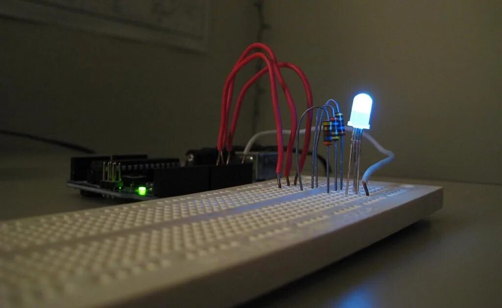 Arduino led. Arduino uno rgb светодиод. arl-7605rgbw светодиод ардуино. arduino red led. ардуино rgb светодиод огонь.