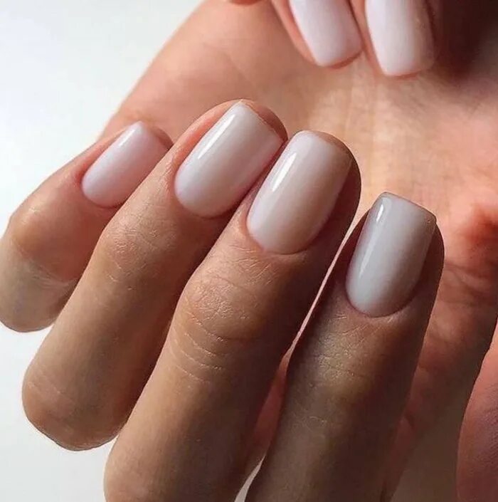 шеллак 2022 нюдовый френч. натуральные ногти 2023. ногти без маникюра. френч на короткие. натуральный маникюр.