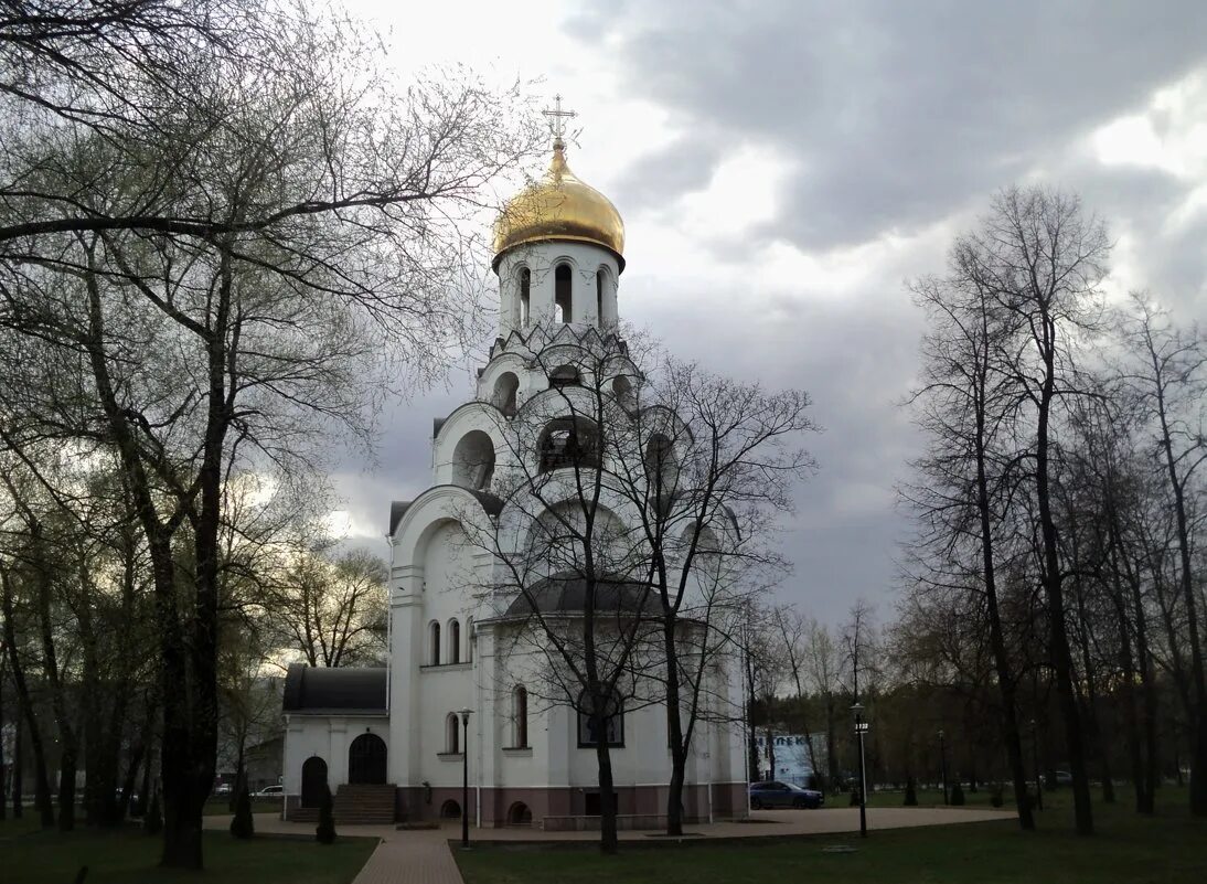 храм белая дача. храм мученика виктора в котельниках. храм виктора котельники. город котельники достопримечательности. храм белая дача.