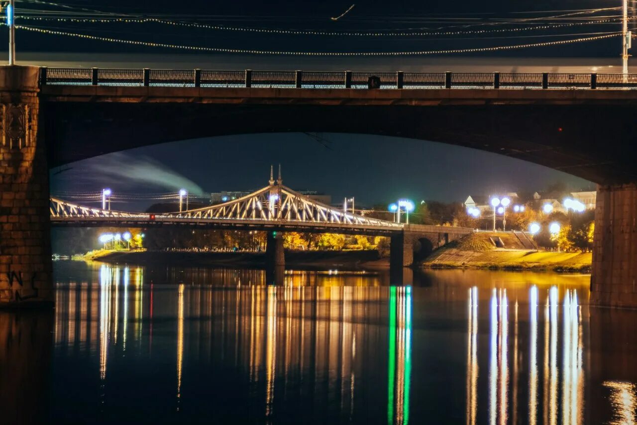 Тверь что было ночью. Староволжский мост в твери. тверь лето ночь староволжский мост. мост в твери через волгу. версальский трезубец тверь.