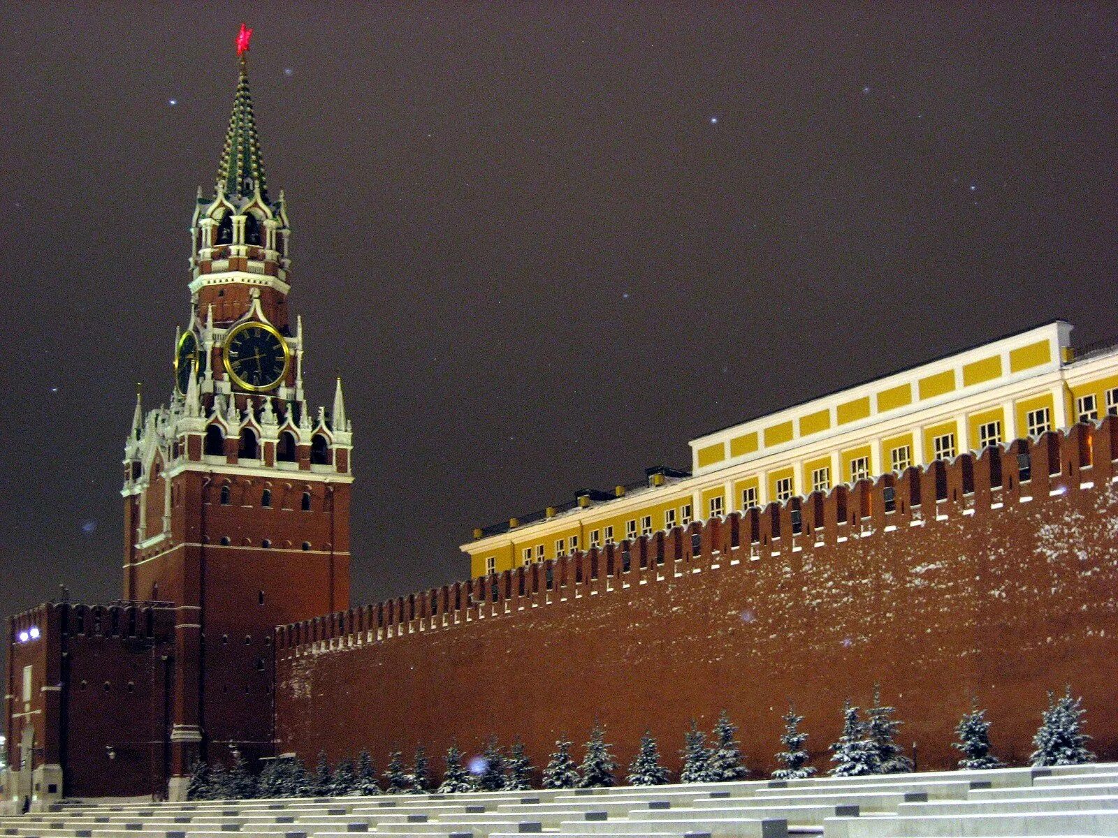 Сколько лет стоит кремль. Кремль московский — нерушимая крепость. спасская башня московского кремля. спасская башня кремля зимой. спасская башня московского кремля новый год.