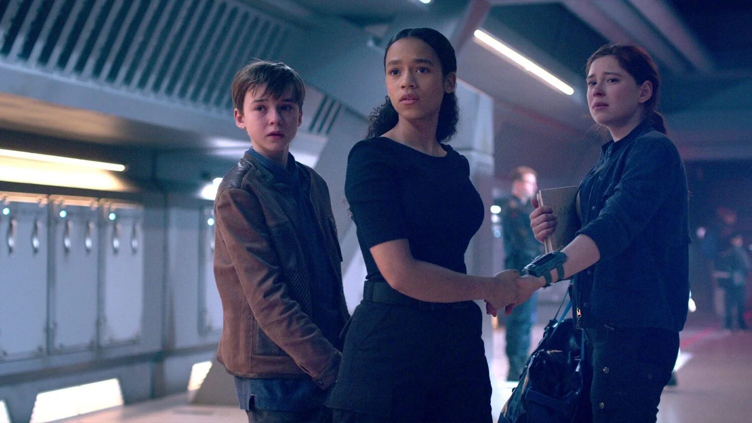 Затерянные в космосе 3 сезон 2021. Затерянные в космосе сериал 2018. Лейси чаберт затерянные в космосе. Сериал "затерянные в космосе" 2018 г. Затерянные в космосе фильм 2018.