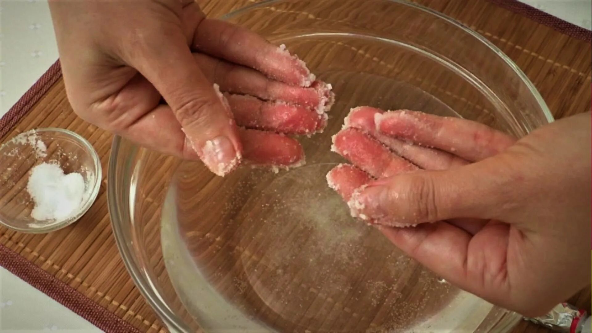 Очистить пальцы от клея супер момент. Супер клей для кожи.