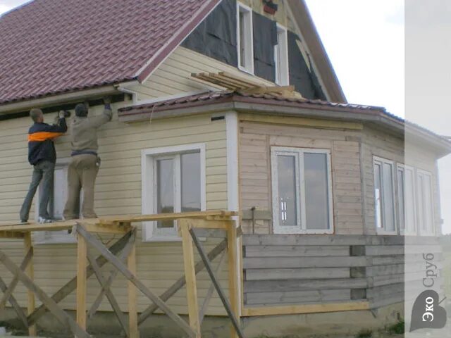 Как сделать обшивку дома. Деревянный каркас для сайдинга. Каркас под металлосайдинг гранд лайн. Обшивка деревянного дома. Каркас под сайдинг из дерева.