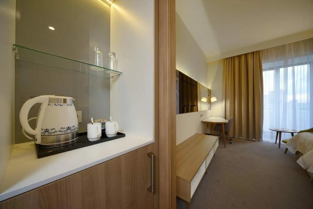 Гостиница holiday inn москва селигерская. Holiday inn moscow seligerskaya. Отель holiday inn moscow seligerskaya. Эдж селигерская москва. Гостиница селигерская москва.