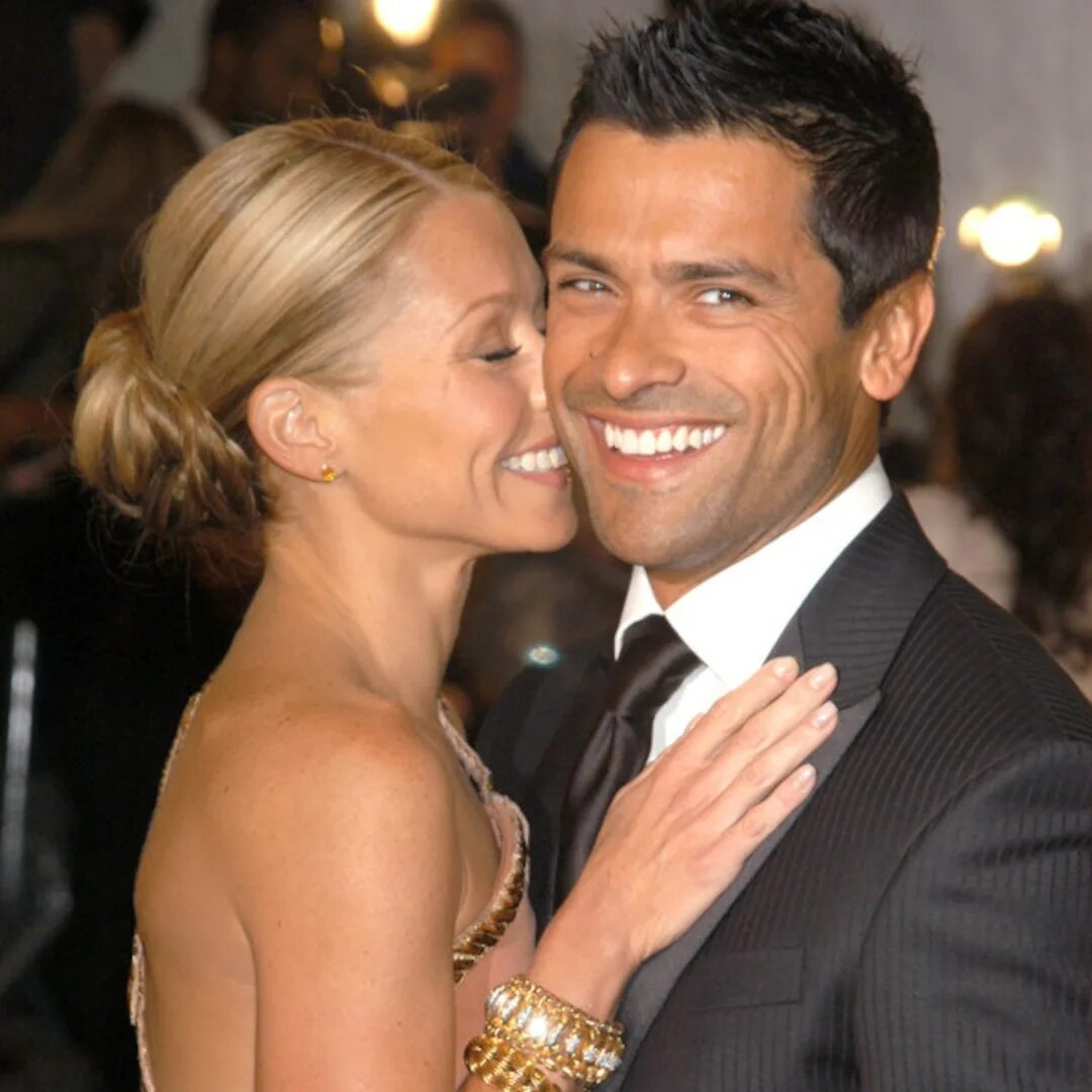 Famous couple. Famous couple. Мэтт дэймон с семьей. Брэд питт и анджелина джоли. Famous couple.